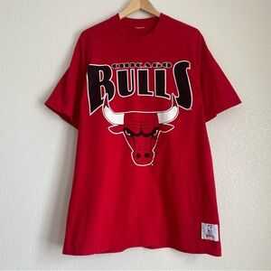 Vintage Nutmeg Mills Chicago Bulls single stitch NBA t-shirt, red, XL